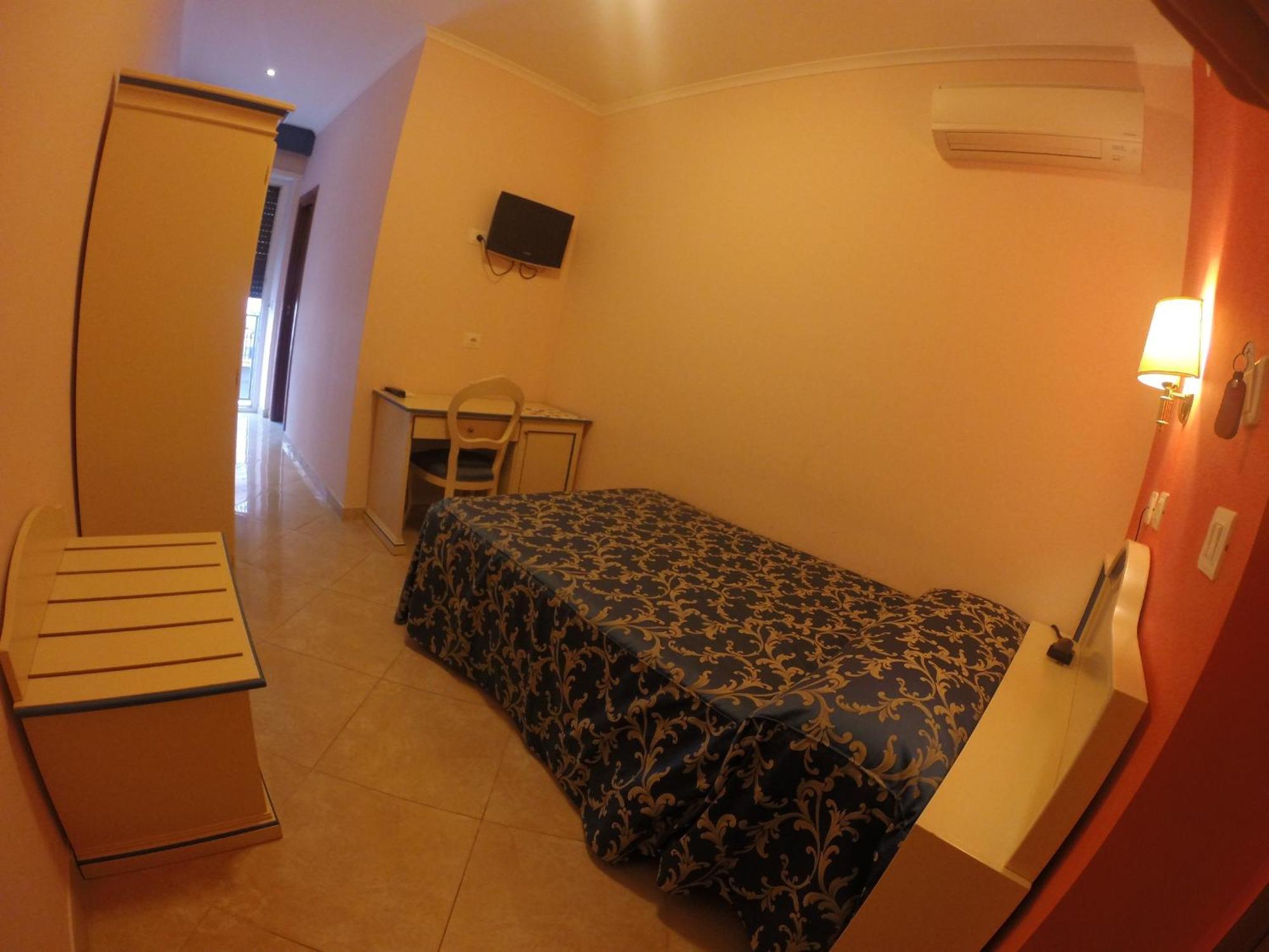 Aquila Hotel 3*